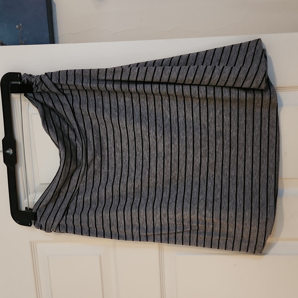 Merona size XL gray with black stripes mini skirt